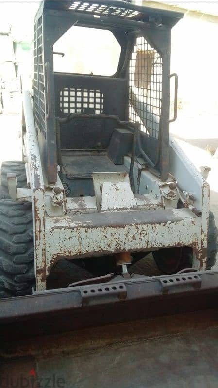 بوب كات للبيع في صلالة بحالة ممتازة BOBCAT 2000 5