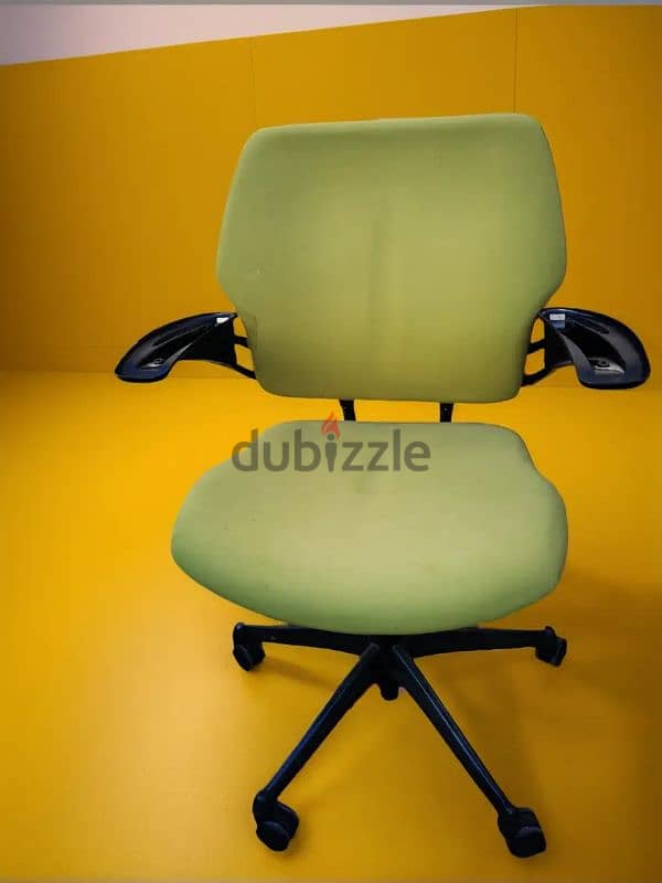 كراسي متحركة مكتبية واخرى ثابتة للبيع Office and fixed chairs for sale 2