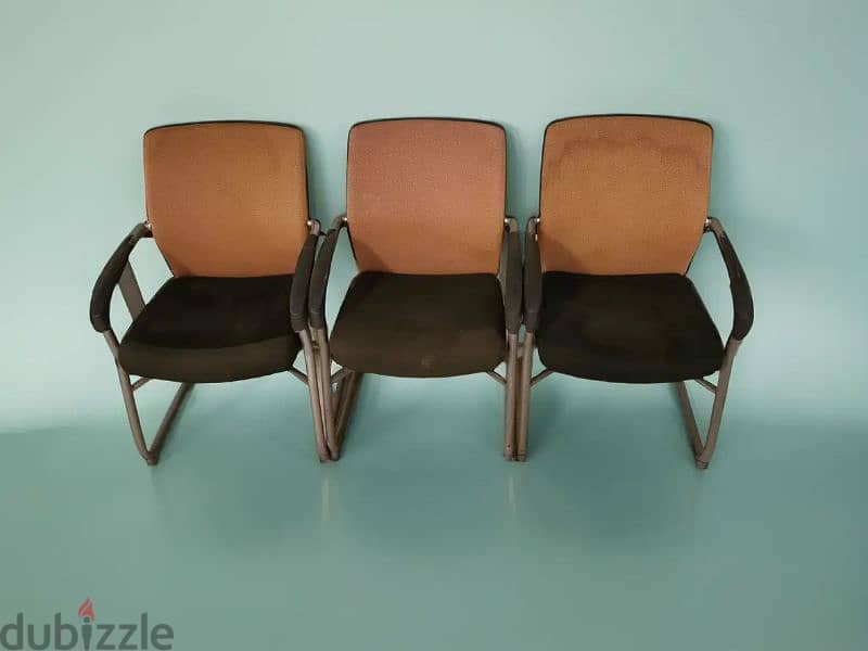 كراسي متحركة مكتبية واخرى ثابتة للبيع Office and fixed chairs for sale 4