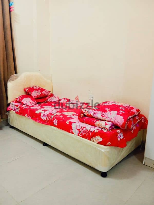 bed space  available 40 OMR 0