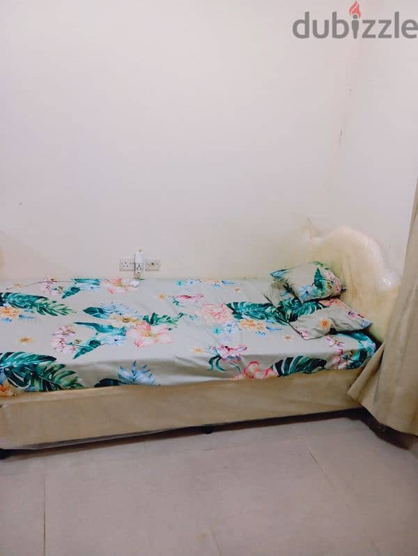 bed space  available 40 OMR 3