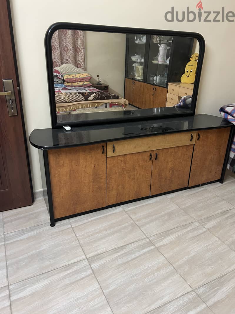 Cabinet with mirror 0