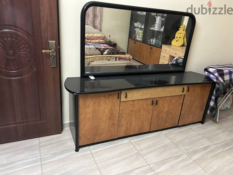 Cabinet with mirror 1