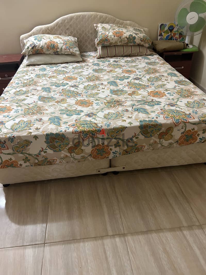 Queen size bed with mattress and 2 side tables 0