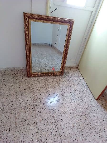 Beautiful Mirror with Gold Frame 7