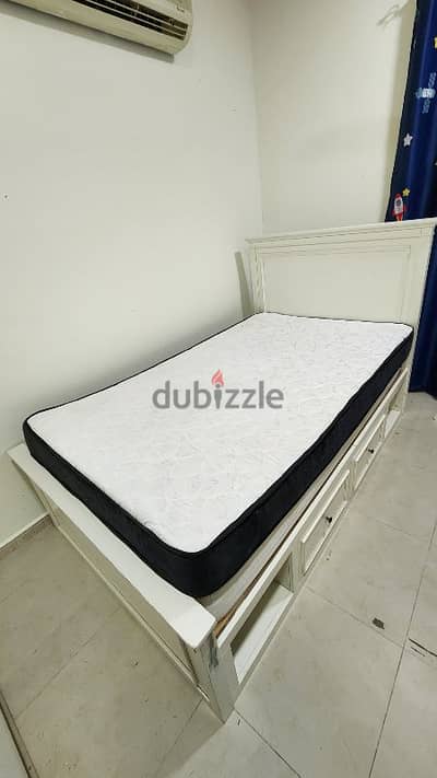 Single Bed and Dinning Table for Sale