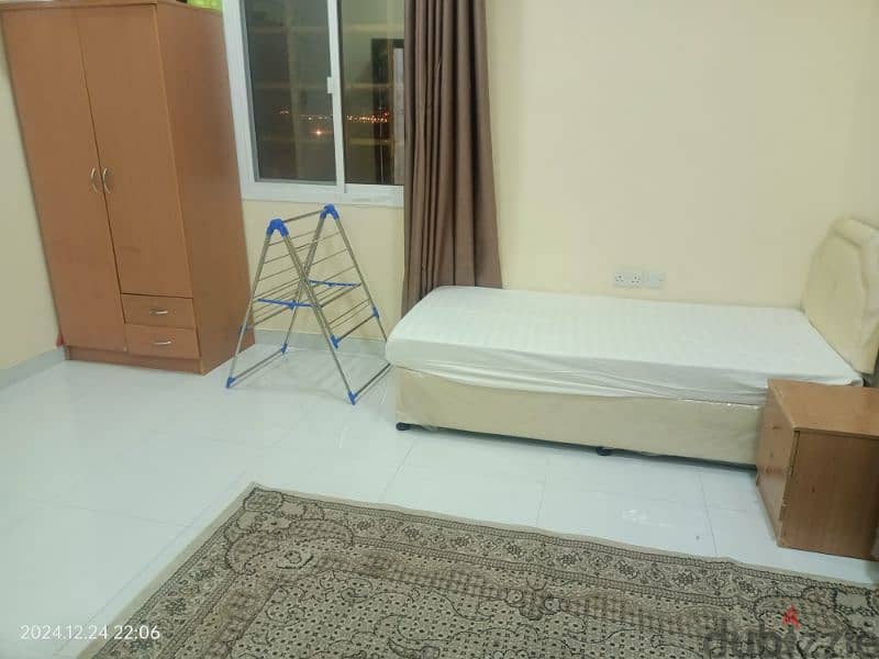 For working women or single girl room available 2