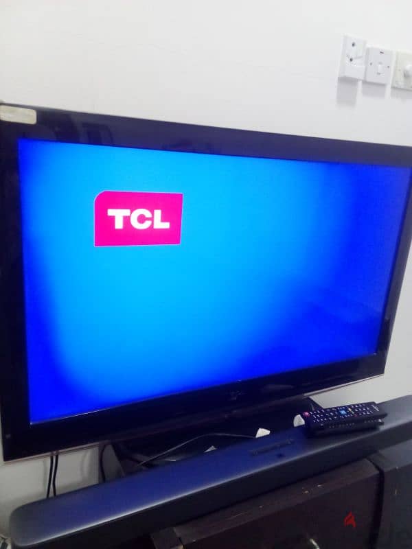 TCL tv used for a year in clean and excellent condition 0