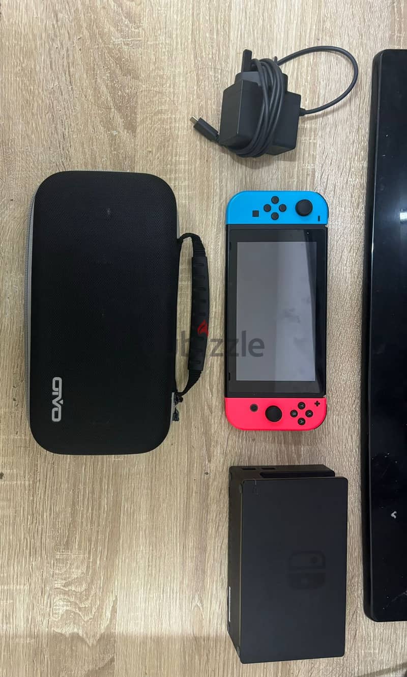 Used nintendo switch, comes with all accesories, carry bag, and game 0