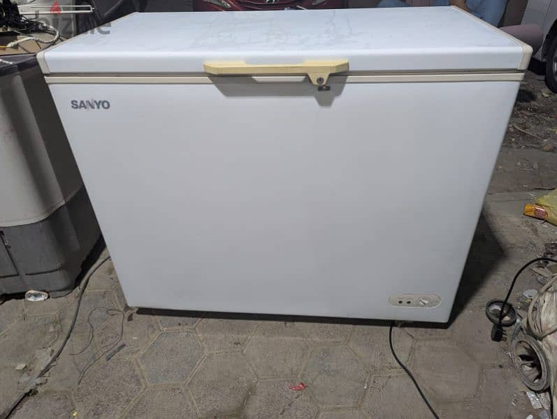 Sanyo freezer good condition for sale 0