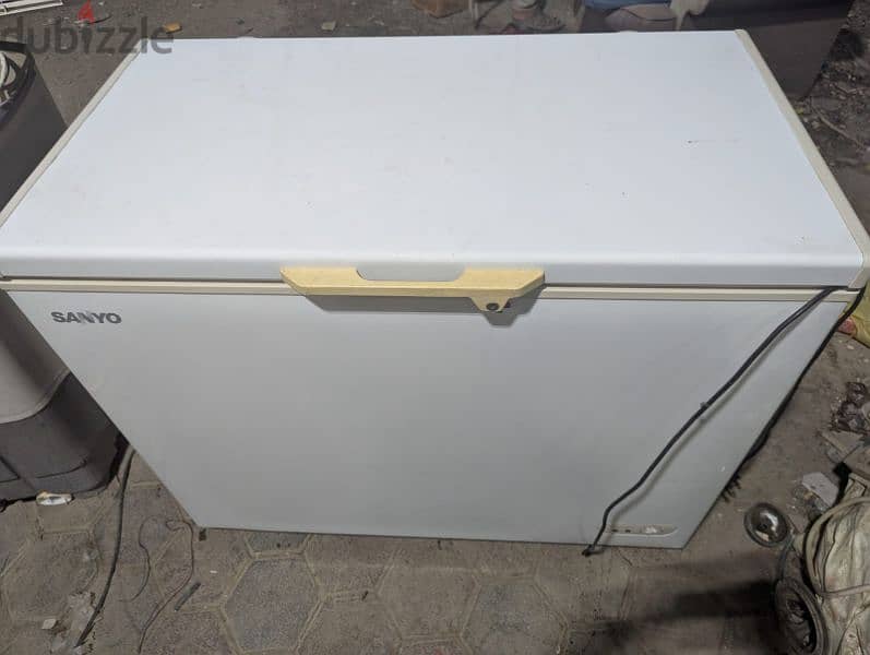 Sanyo freezer good condition for sale 2