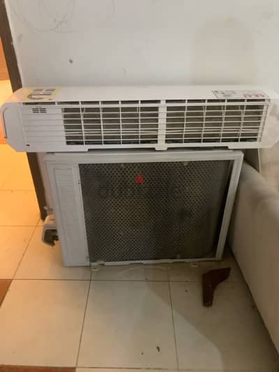 Akai Ac 2 ton used 5 months only