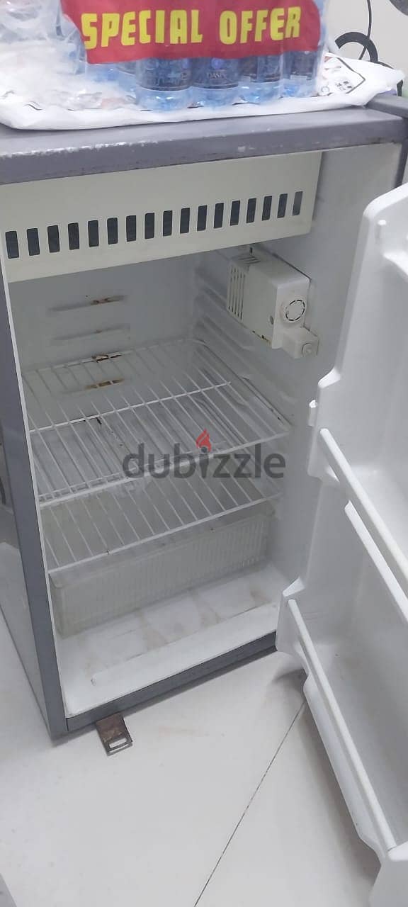 Single Door Refregerator Medium Size in good Condition 2