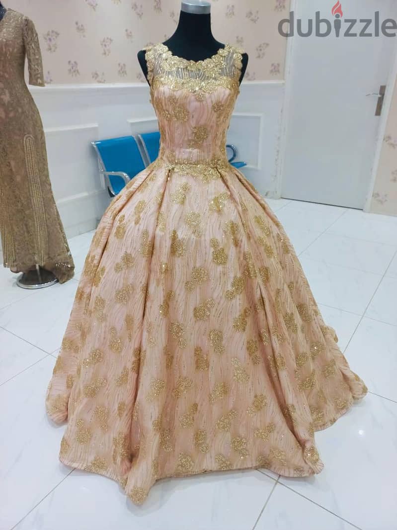 Beautiful wedding gown like new. فستان زفاف جميل وكأنه جديد 0