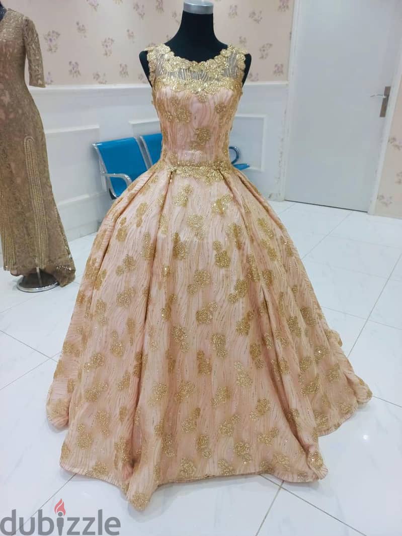 Beautiful wedding gown like new. فستان زفاف جميل وكأنه جديد 1