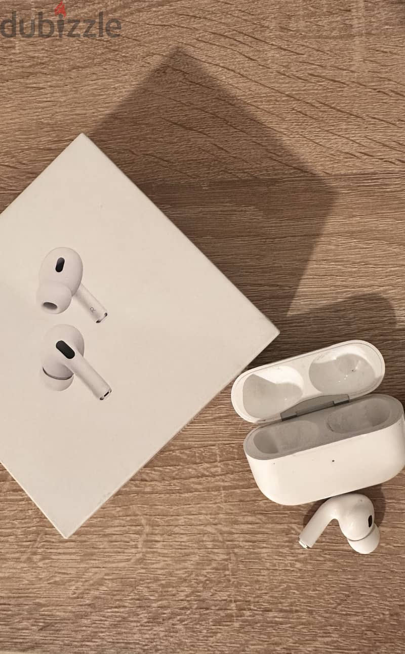 Apple Airpods Left Airpod with the wireless charging case (USB -C) 0