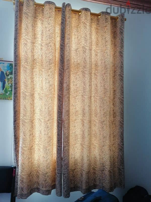 curtains in a good condition 4