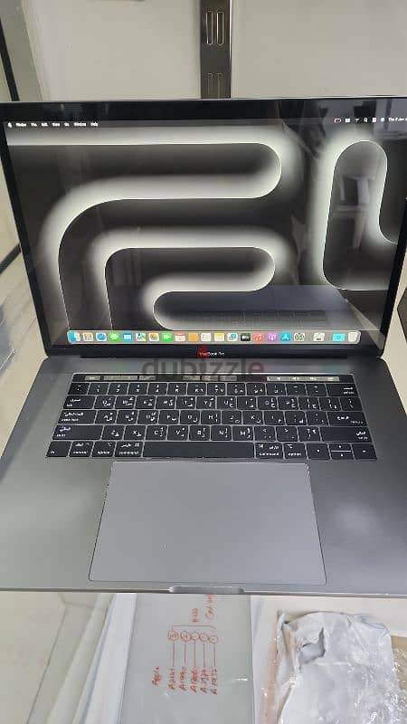 MacBook Pro A1990 i9 16gb 500gb Touch Bar 0