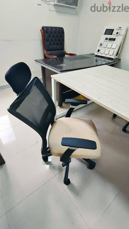 desk table and chairs 1