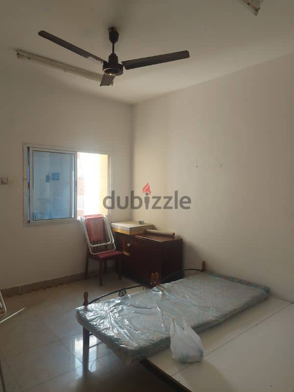 room for rent. . near wadi adi signal mainroad 1