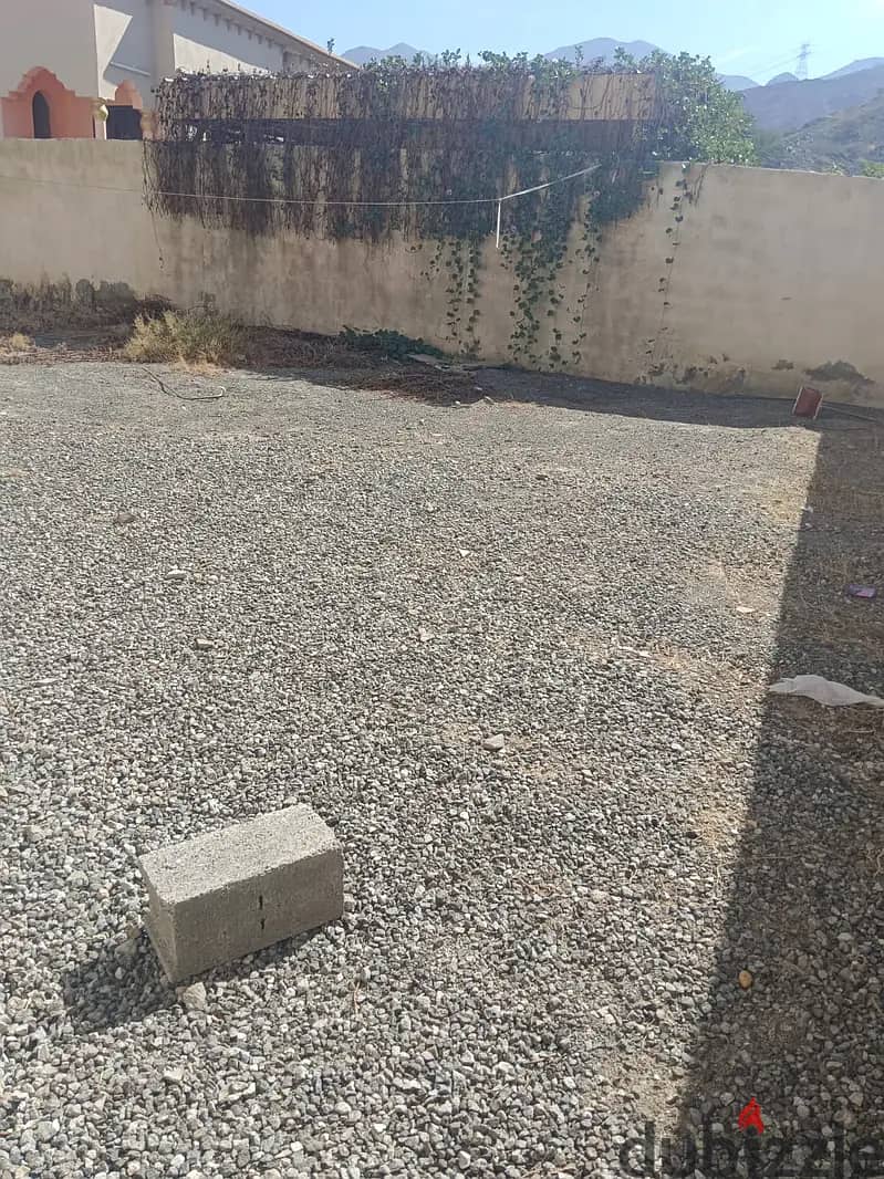 Rent for only outside storage place in misfah 0