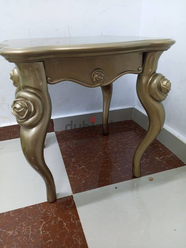 house table for sale urgent 10 riyal call location mabela Bibi 1