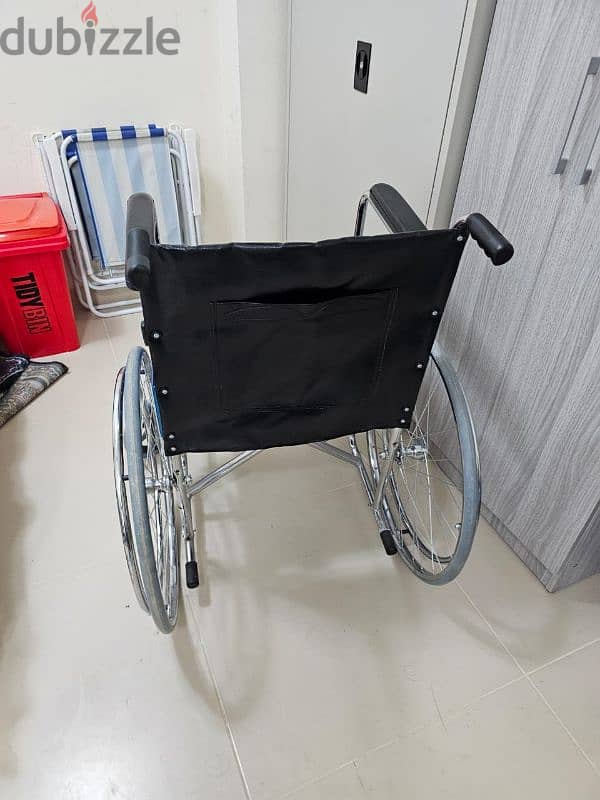 WHEEL CHAIR JUST LIKE NEW. 4