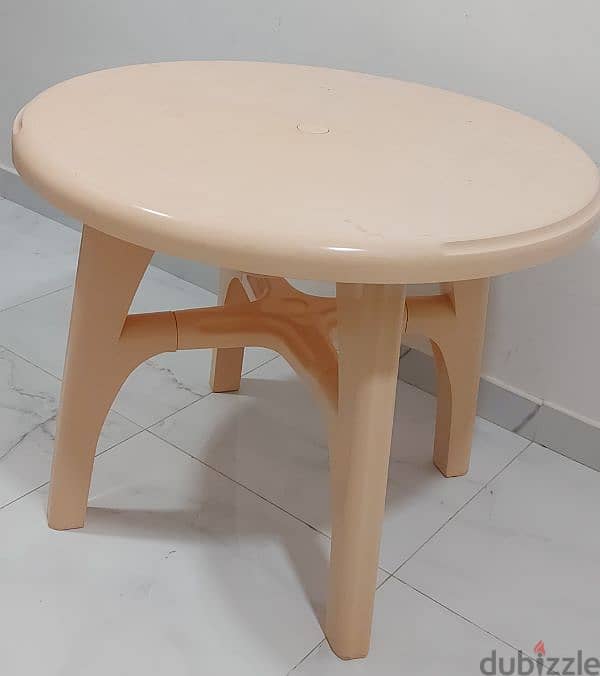 Plastic Round Table 0