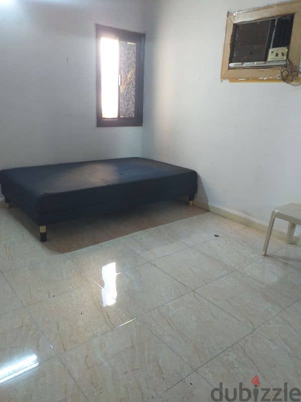 single room,bathroom shearing with one person oposite zakhermall 0