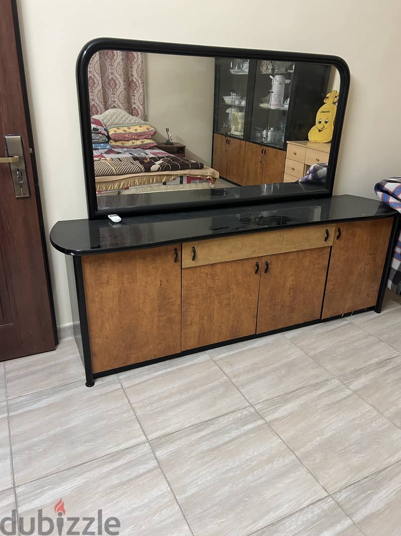 Storage cabinet with mirror 0