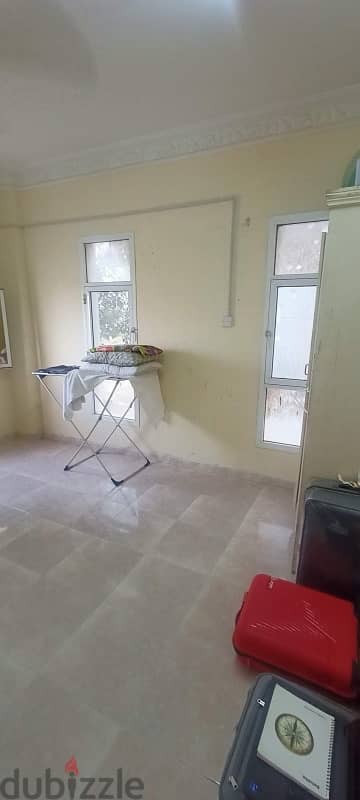 1 vacancy in 3 room kitchen house 0