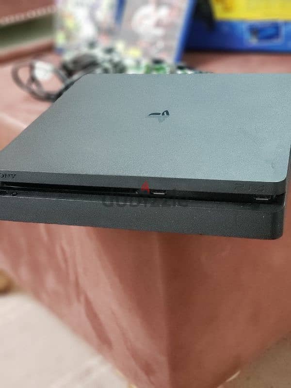 PS4 SLIM 500GB with 2 joystick with 5 games 10