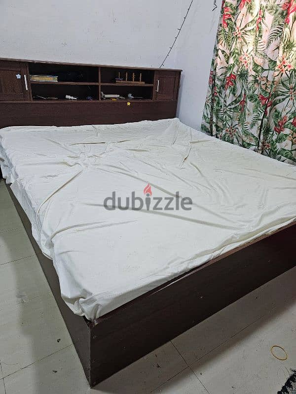 King-size medicated mattress for sale in very good condition 0