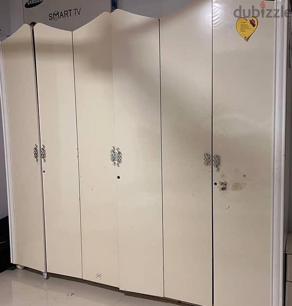 6 door wardrobe for sale 0