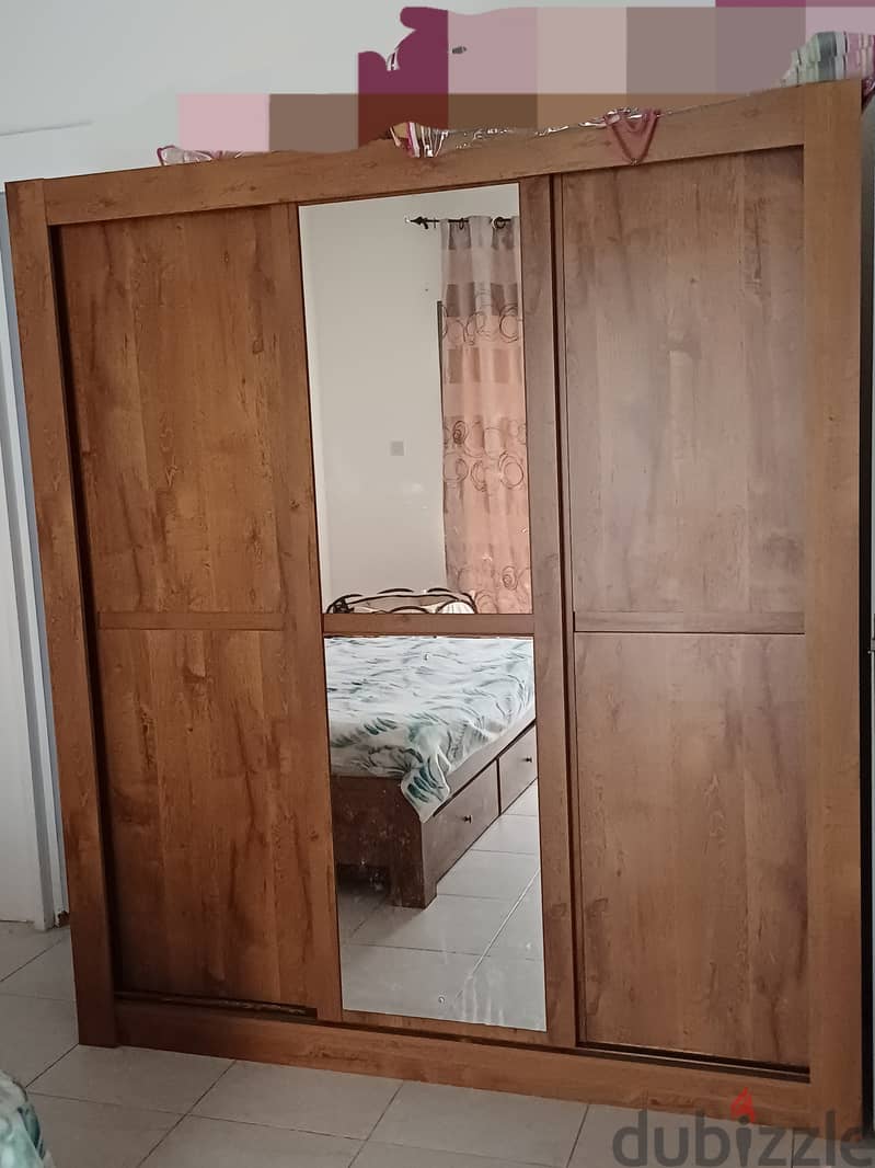 3 door wardrobe 0