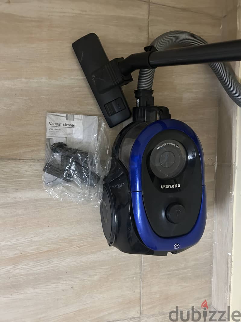 Samsung Vacum cleaner with all the attachments just like new 0