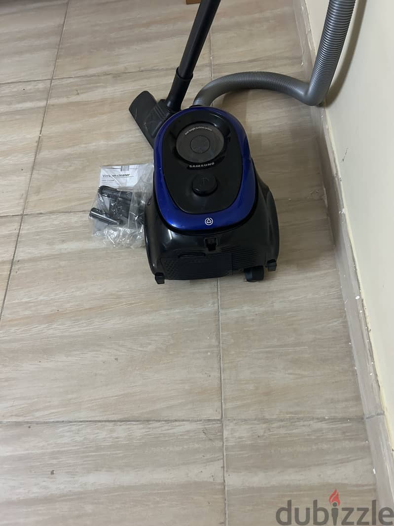 Samsung Vacum cleaner with all the attachments just like new 1