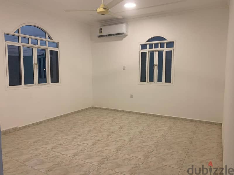 4 BHK villa for rent behind kfc alkhoud 15