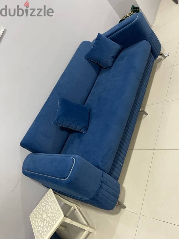 very clean furniture for sale اثاث شبه جديد للبيع 2