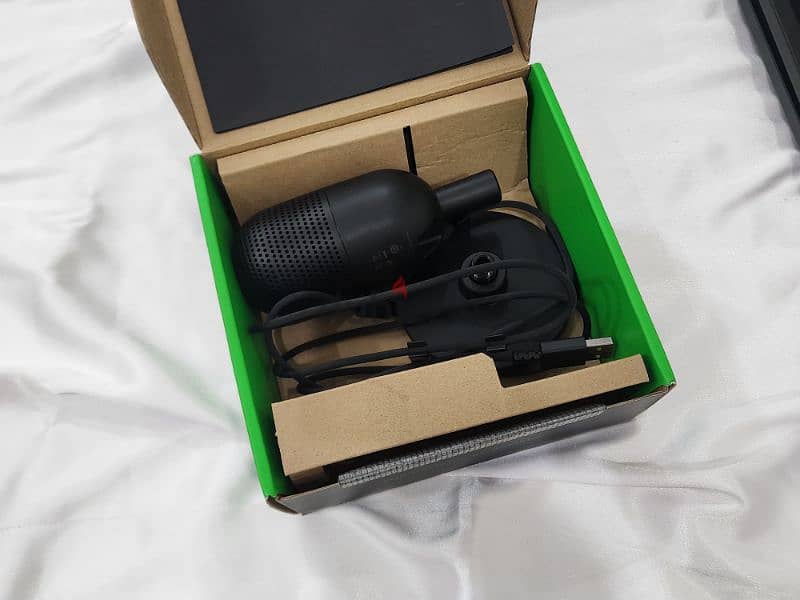 razer mic with free stand/مايك ريزر مع ستاند مجاني 1