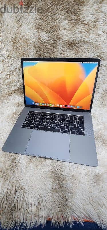 MacBook Pro A1990 i7 16gb 6cores Touch Bar 2