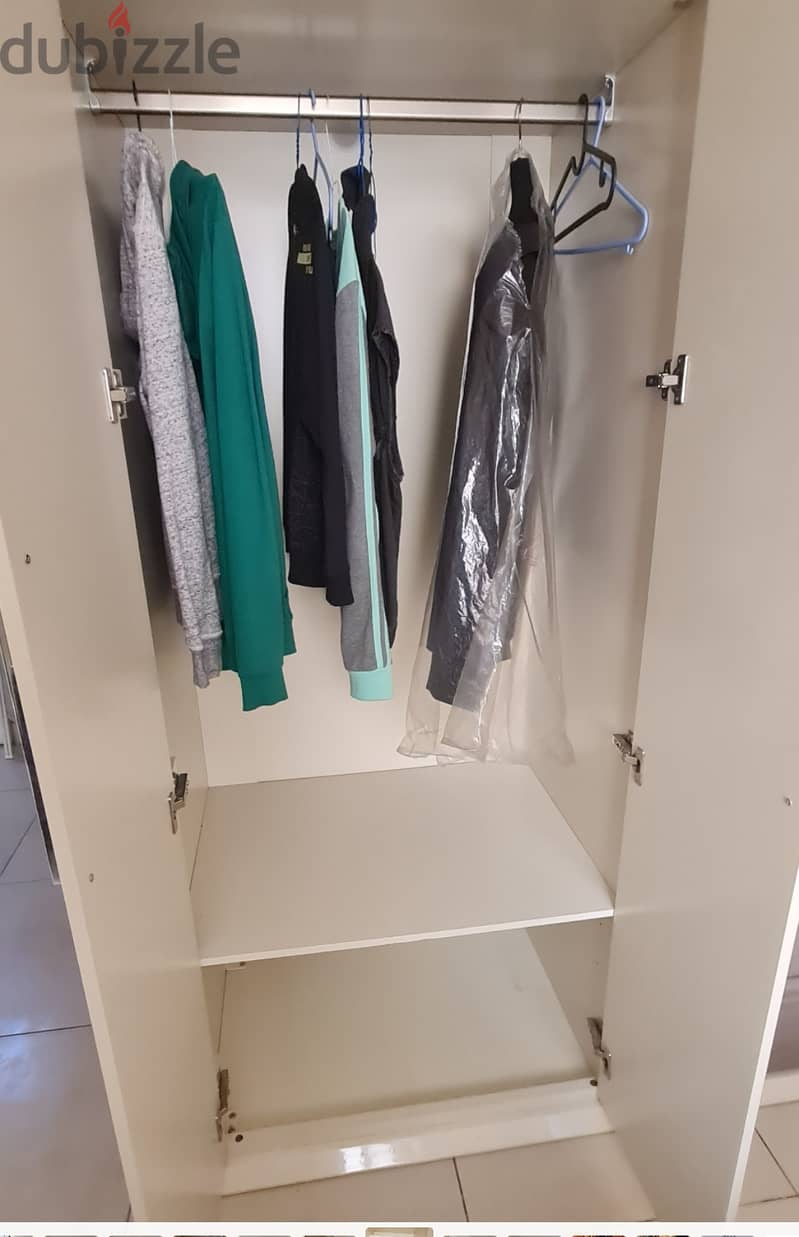 EXCELLENT CONDITION CUPBOARD (WADROBE)  6 DOOR FOR SALE 2