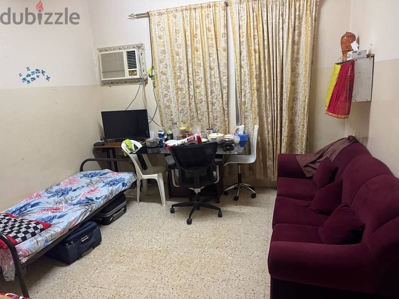 Room fo rent bachilor, full furnished, including electric and water 0