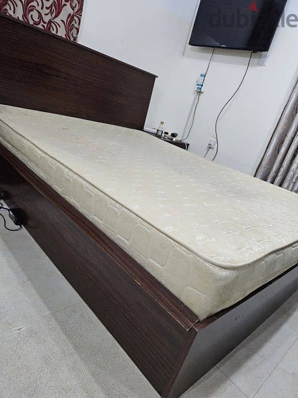 urgent sell queen size bed with mattress 0