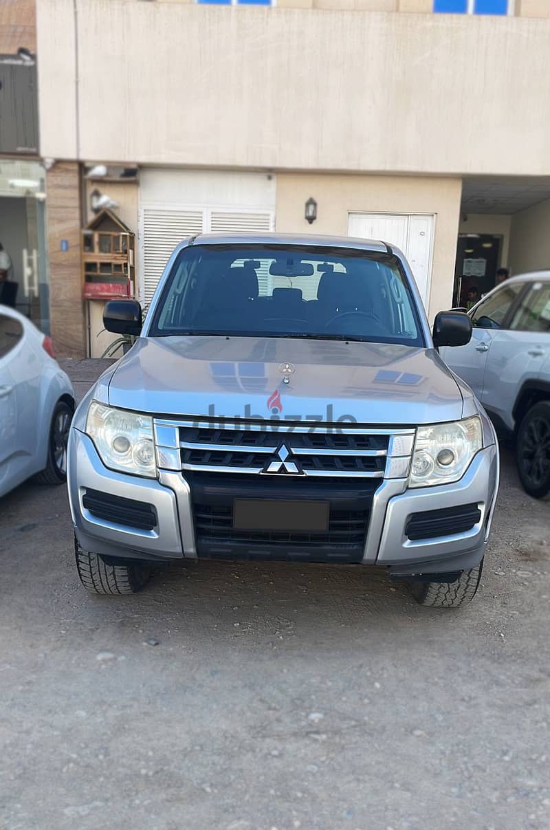 Mitsubishi Pajero 2017 Silver GCC Oman Car 0