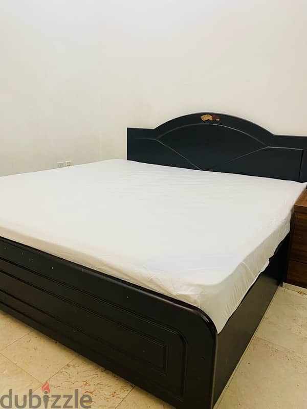 mattress king size with bed cupboard 0