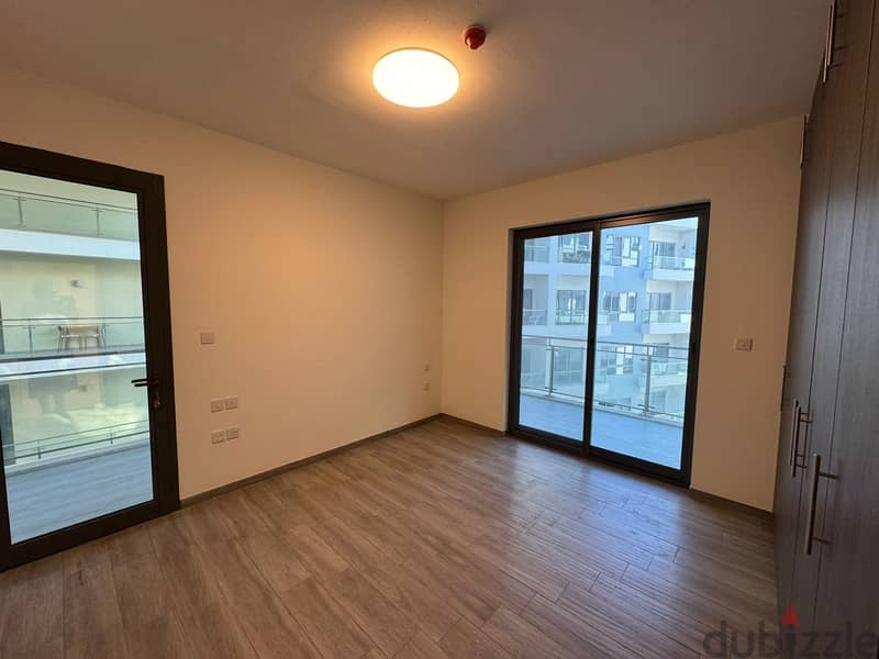 2 BR Spacious Corner Apartment in Boulevard, Muscat Hills 13