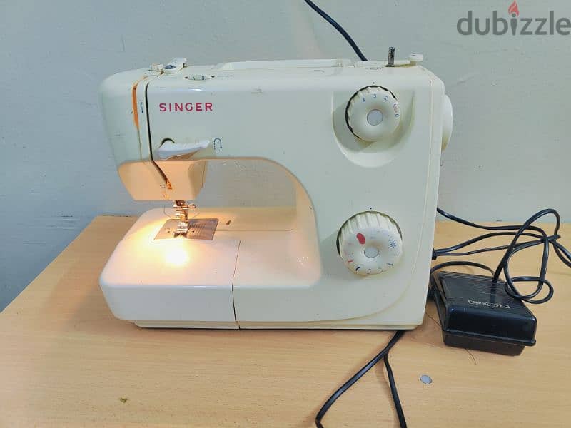 sewing machine Singer brand 0