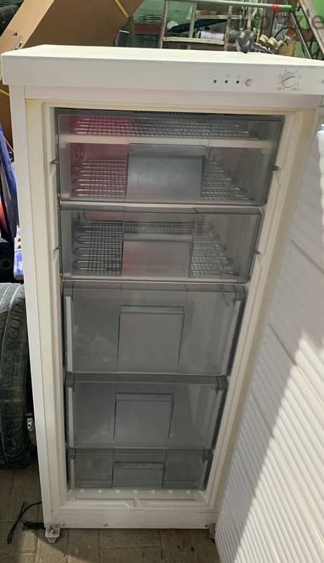 Freezer in excellent condition 2