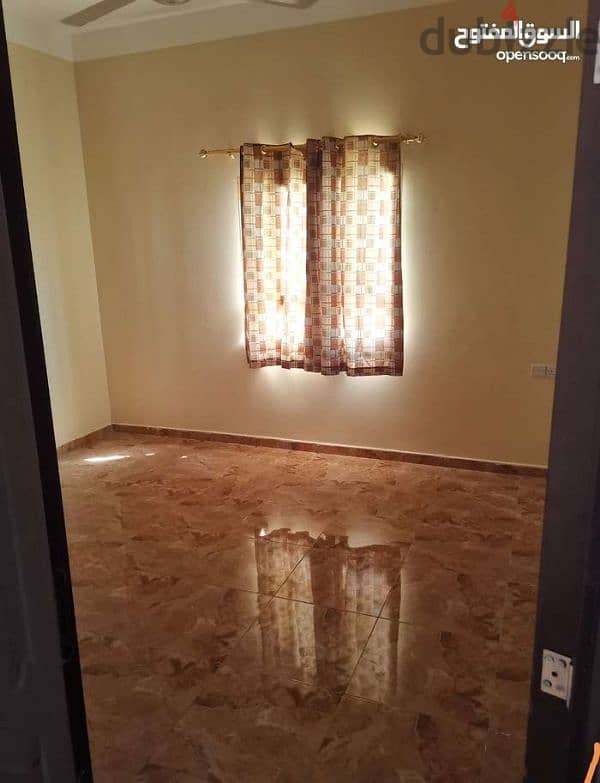 شقة للإيجار في عبري الطابق الأول  flat for rent in ibri 1st floor 2